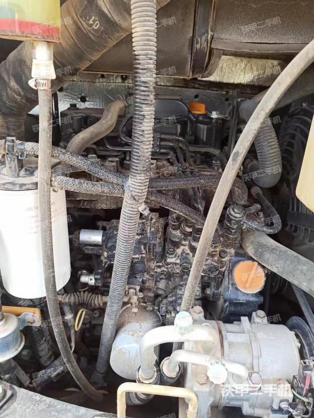 回转马达和主控阀（整机外观）