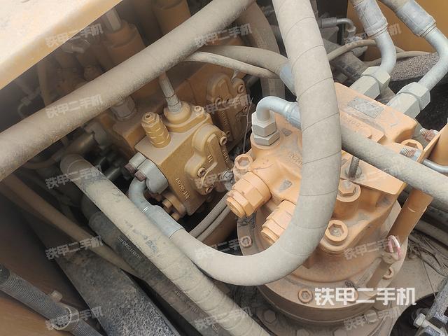 回转马达和主控阀（整机外观）