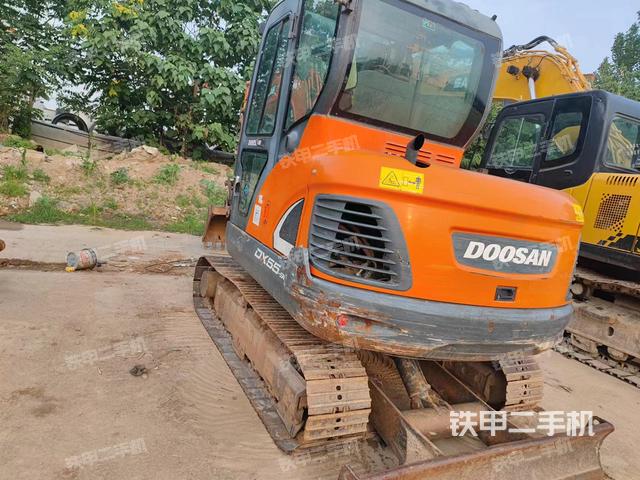 驾驶室顶部（整机外观）