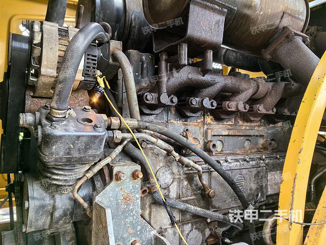 发动机右侧（整机外观及大件）