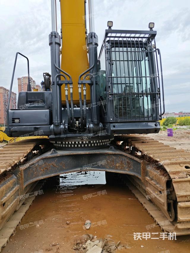 駕駛室整體（整機外觀）