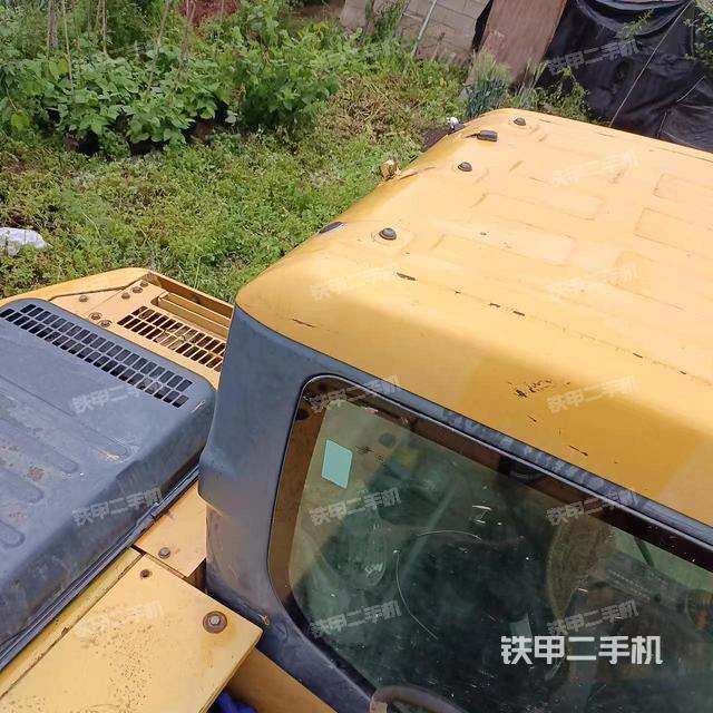 驾驶室顶部（整机外观）