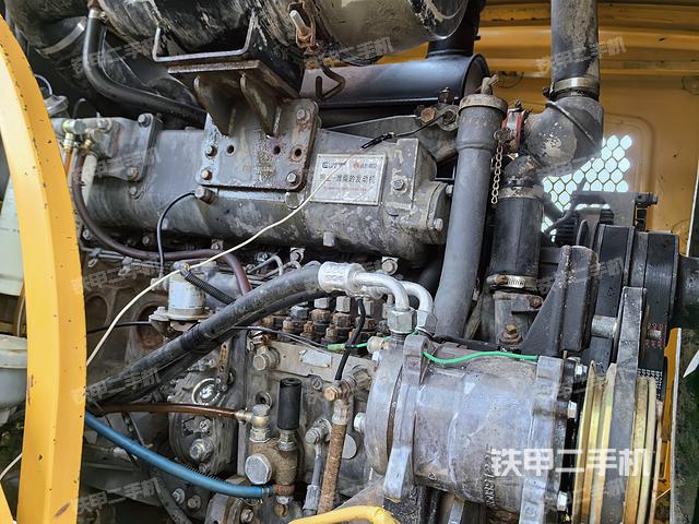 发动机左侧（整机外观及大件）