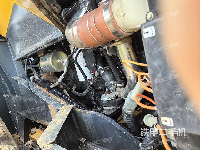 发动机右侧（整机外观及大件）