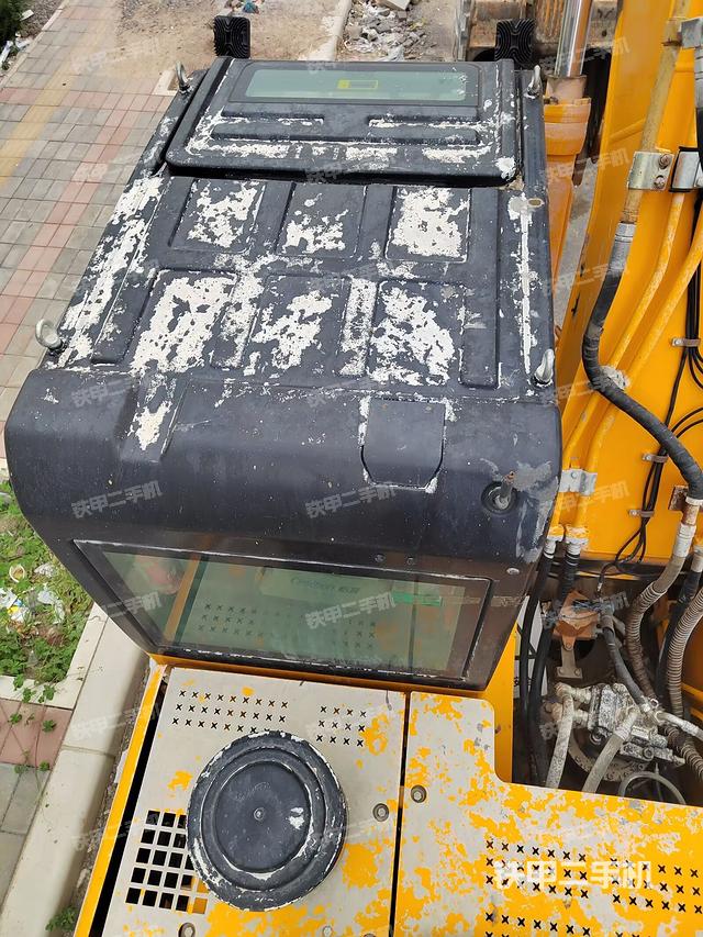 驾驶室顶部（整机外观）