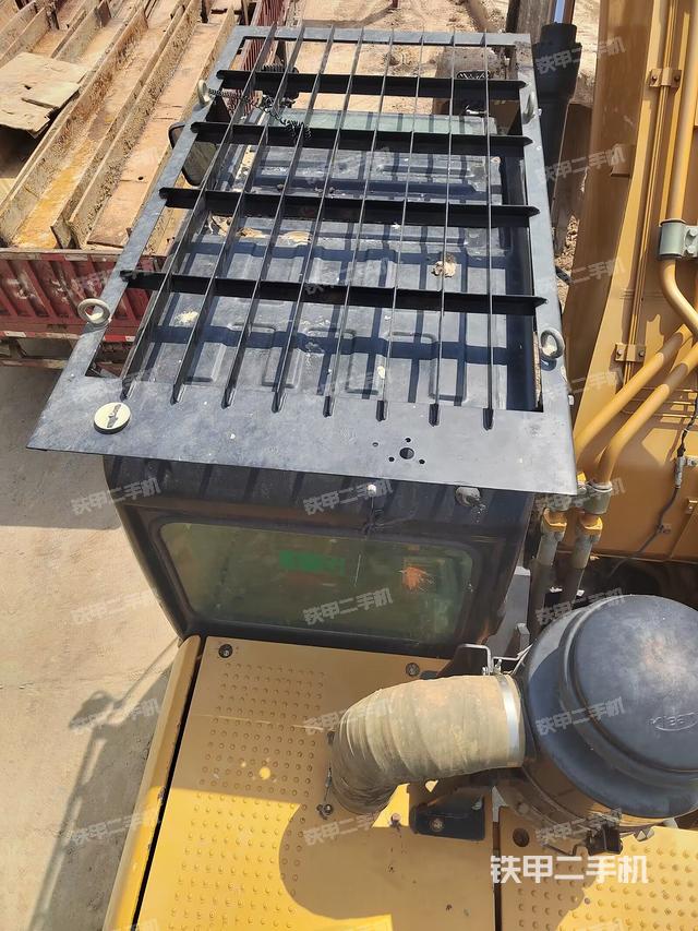 駕駛室頂部（整機外觀）