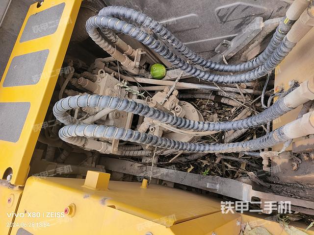 回转马达和主控阀（整机外观）