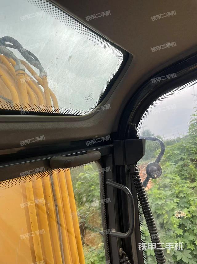 驾驶室顶部（整机外观）