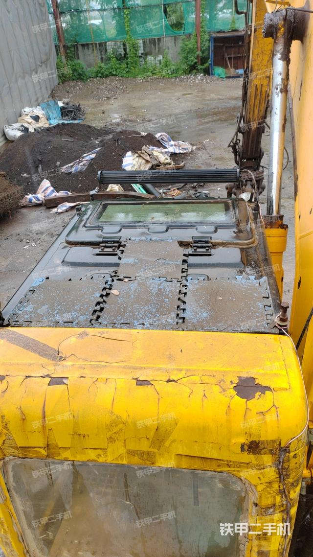 驾驶室顶部（整机外观）