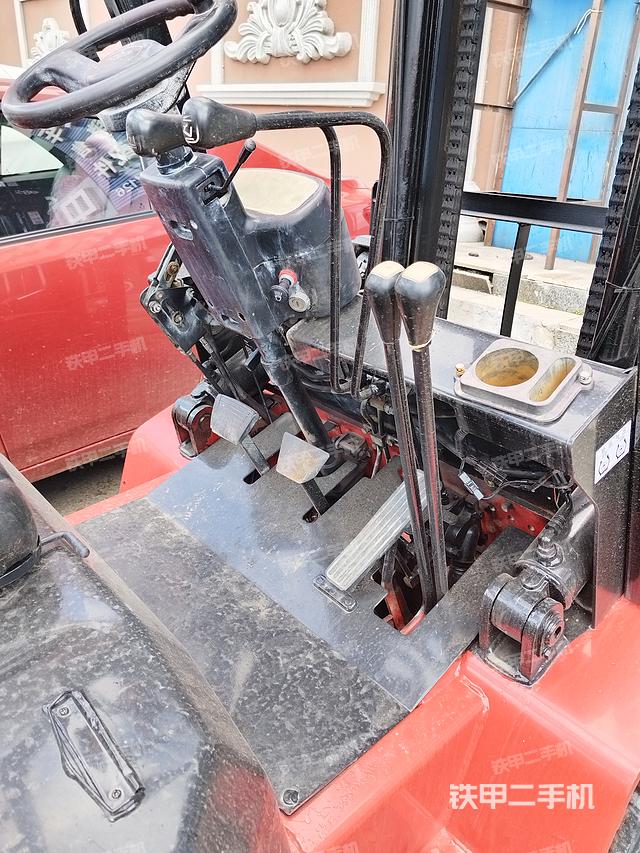 驾驶室操作台（设备外观及核心部件）