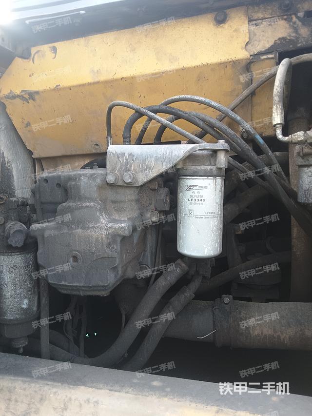 液壓泵艙室正面整體（整機外觀）