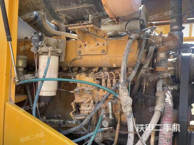 发动机右侧（整机外观及大件）