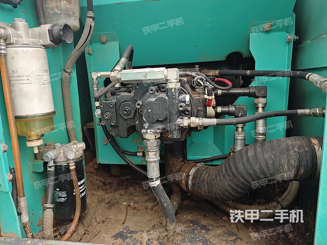 液压泵舱室正面整体（整机外观）