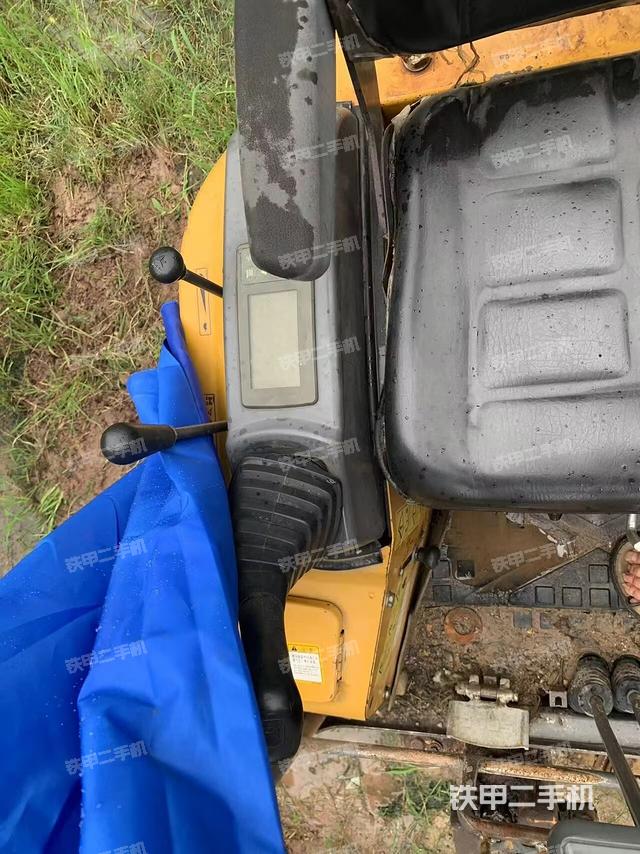 驾驶室顶部（整机外观）