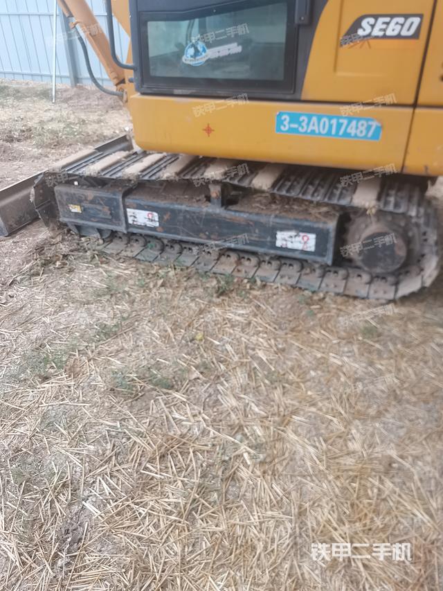 单侧履带整体（整机外观）