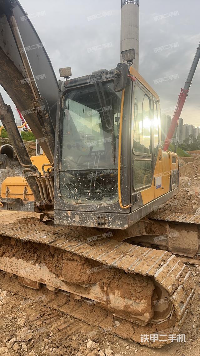 驾驶室整体（整机外观）