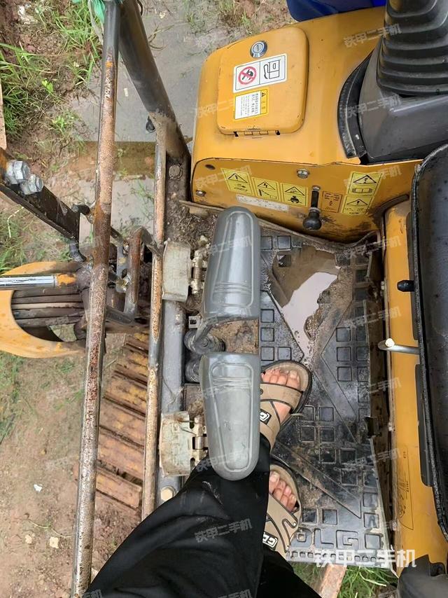 回转马达和主控阀（整机外观）