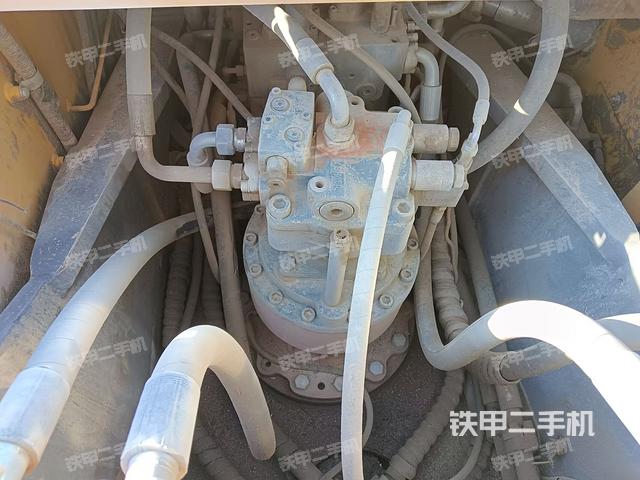 回转马达和主控阀（整机外观）