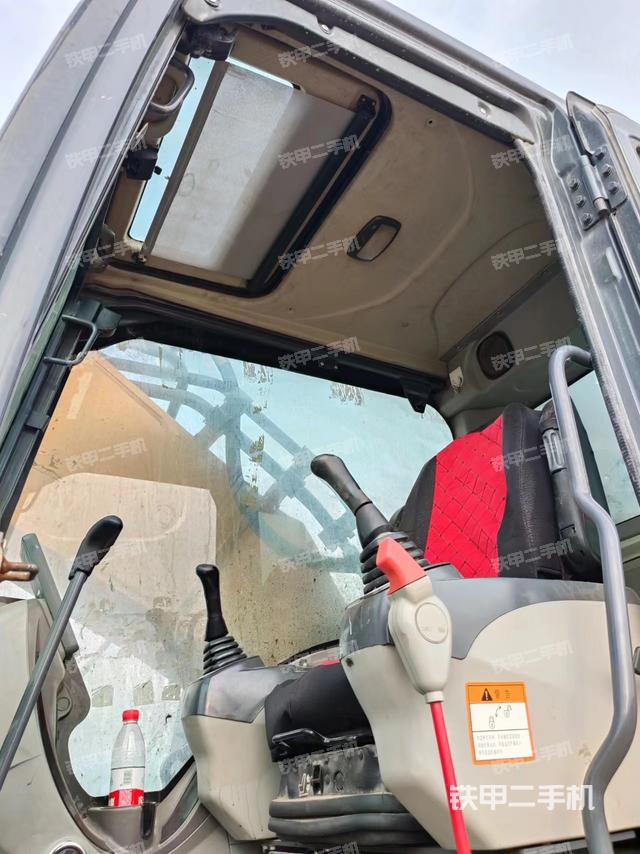 驾驶室整体（整机外观）