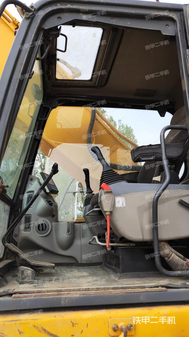 驾驶室整体（整机外观）