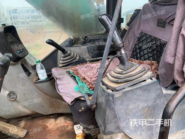 驾驶室整体（整机外观）