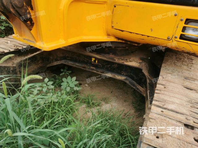 轉(zhuǎn)盤(pán)和下車架正前（工作和回轉(zhuǎn)裝置）