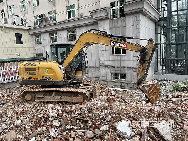 驾驶室整体（整机外观）