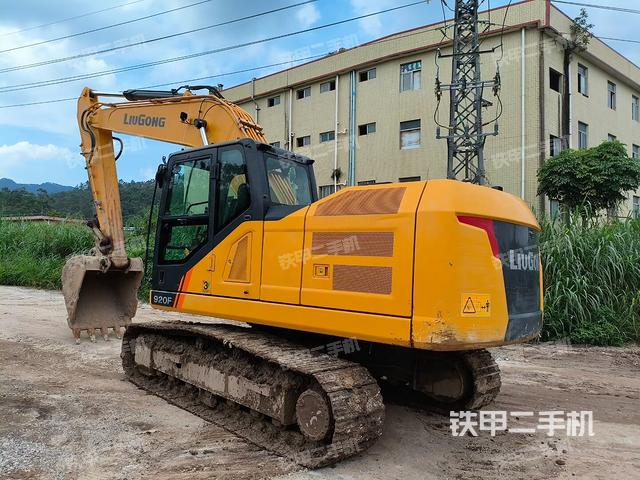 驾驶室顶部（整机外观）