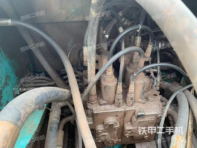 回转马达和主控阀（整机外观）