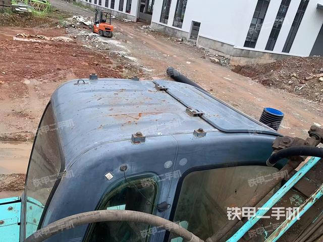 驾驶室顶部（整机外观）