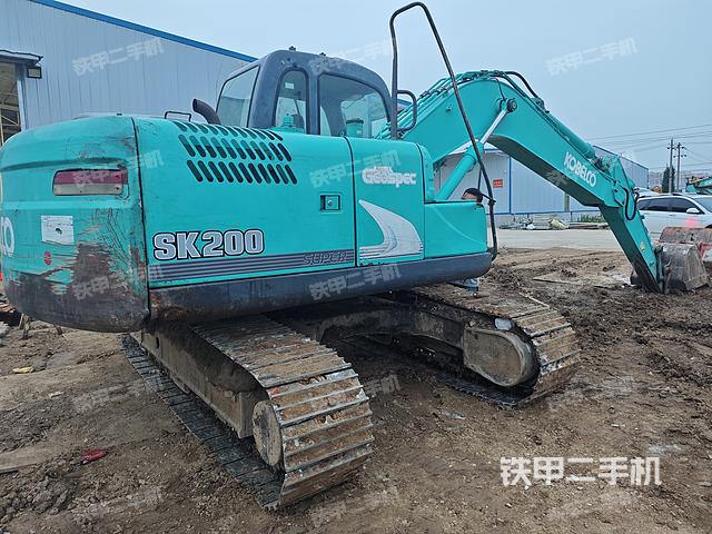 神钢SK130-8挖掘机