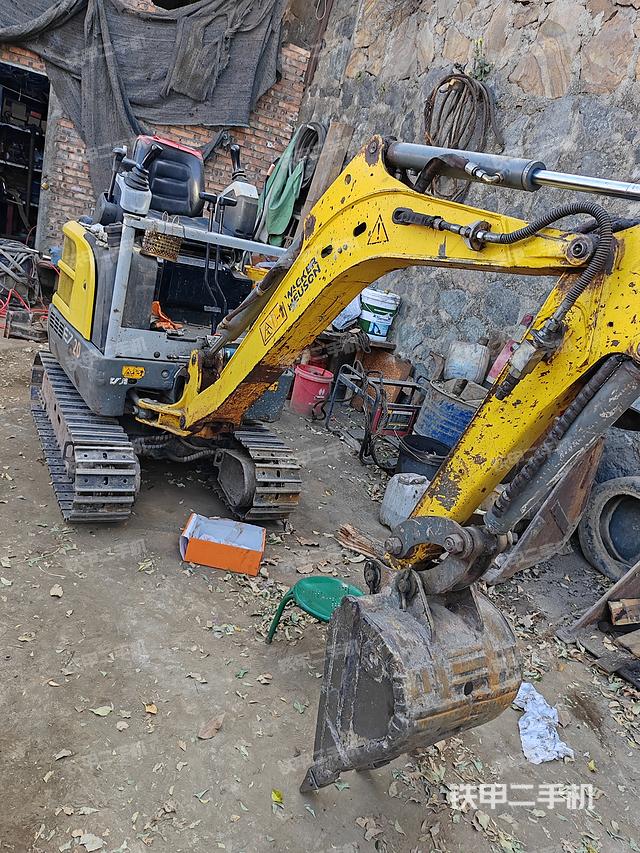 驾驶室顶部（整机外观）