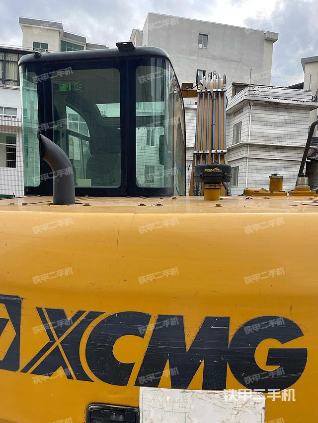 驾驶室顶部（整机外观）