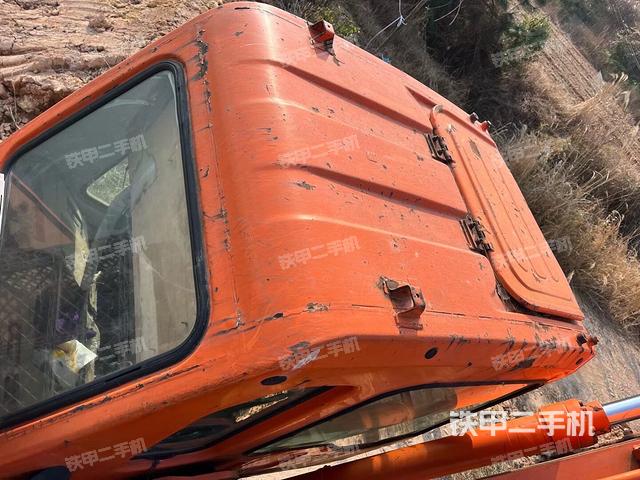 驾驶室顶部（整机外观）