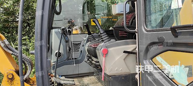 驾驶室整体（整机外观）