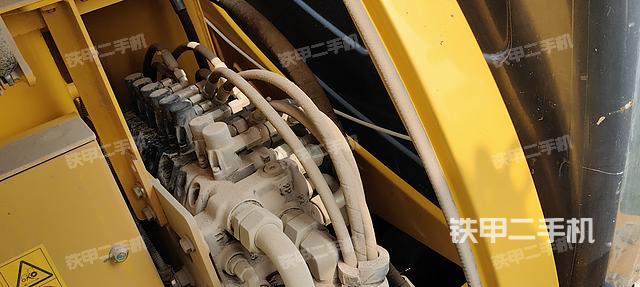 回转马达和主控阀（整机外观）