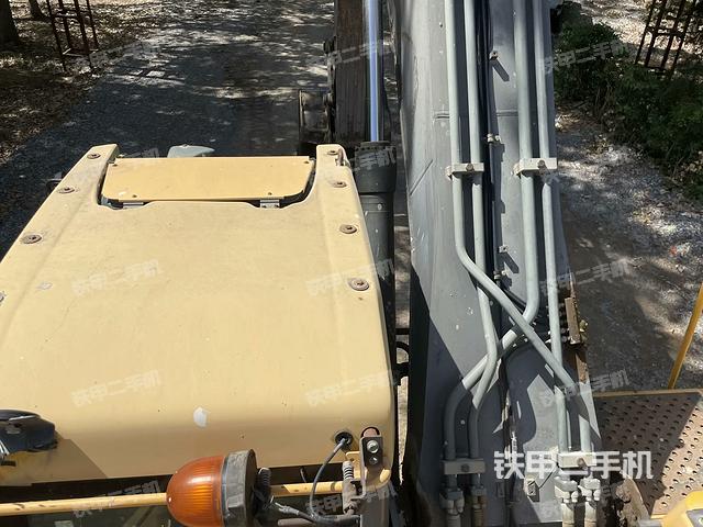 驾驶室顶部（整机外观）