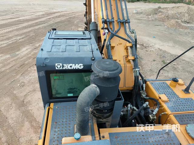 驾驶室顶部（整机外观）