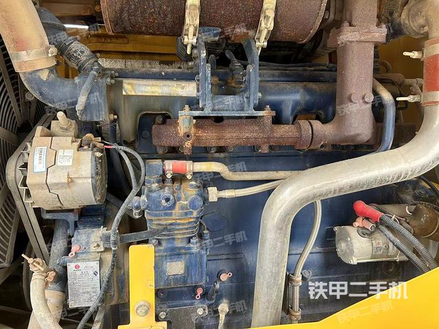 发动机右侧（整机外观及大件）