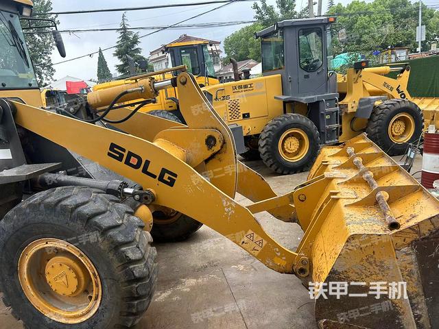 工作装置整体（整机外观及大件）