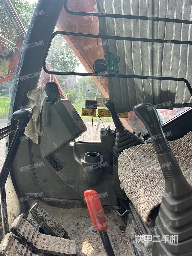 驾驶室顶部（整机外观）