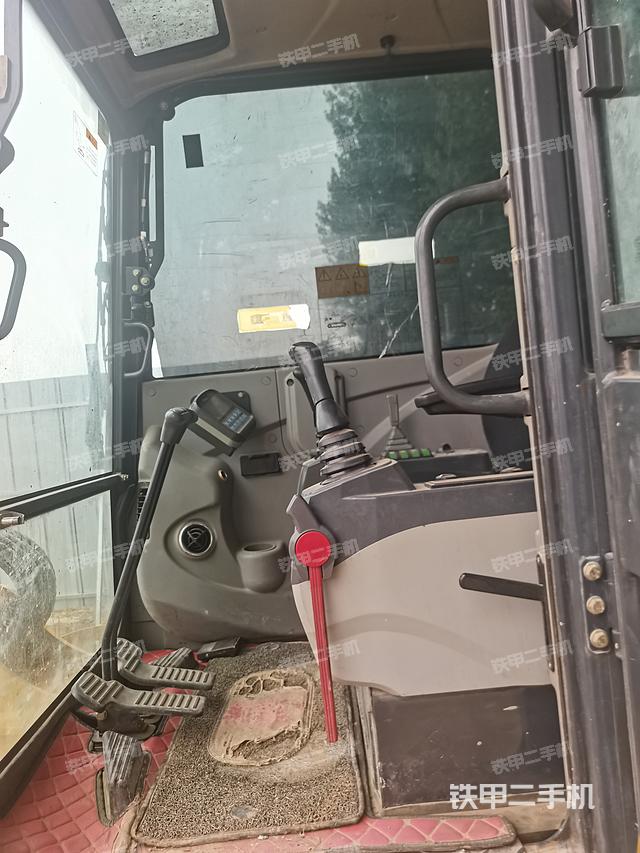 驾驶室整体（整机外观）