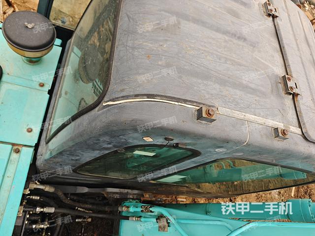 驾驶室顶部（整机外观）