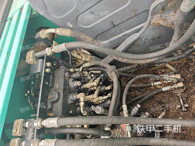 回转马达和主控阀（整机外观）