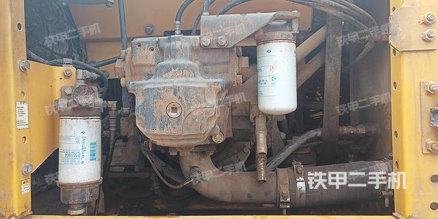 液压泵舱室正面整体（整机外观）