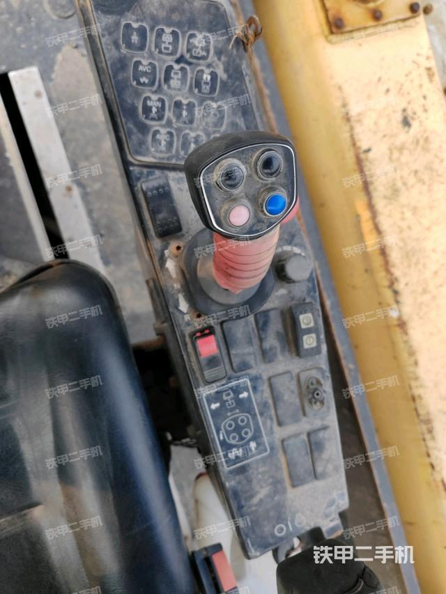 操作把手（壓路機駕駛室）