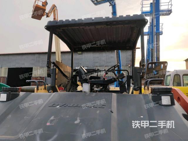 駕駛室側向上照全景（壓路機駕駛室）