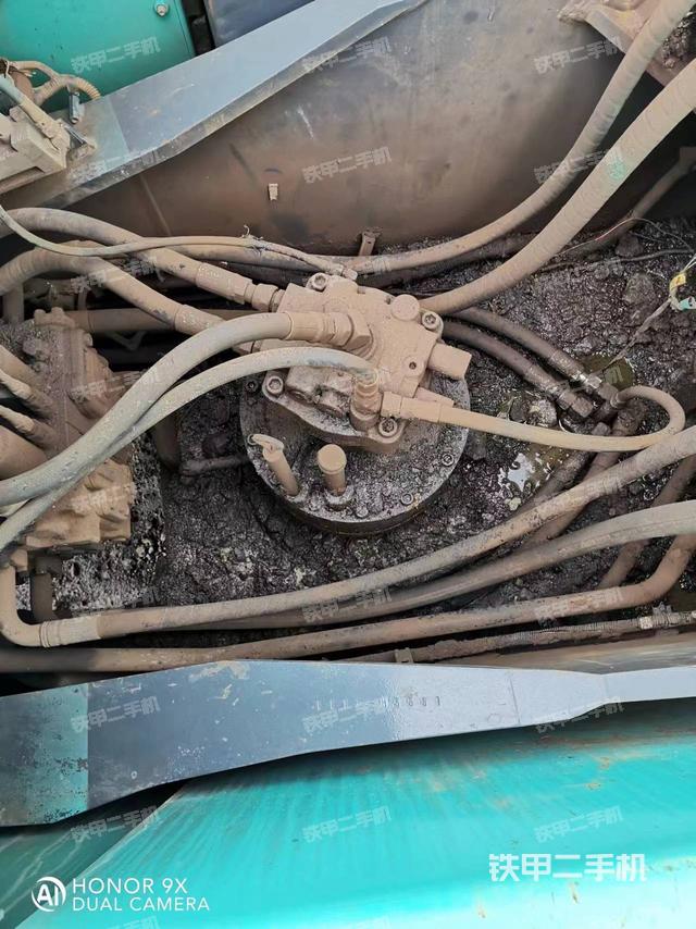 回转马达和主控阀（整机外观）