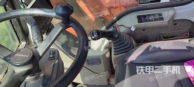 駕駛室整體（整機(jī)外觀）