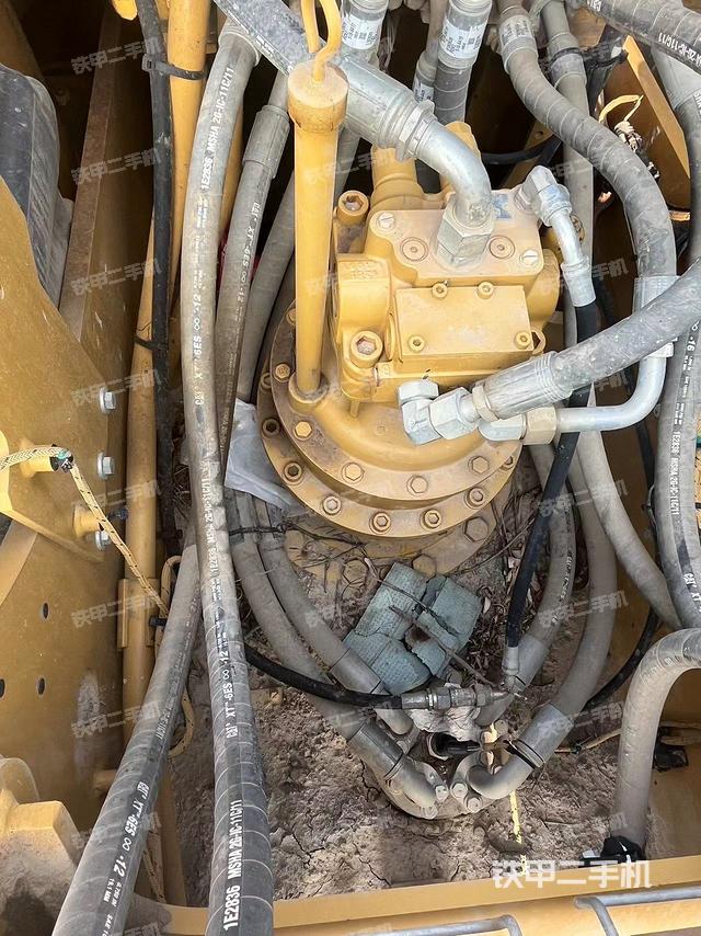 回转马达和主控阀（整机外观）